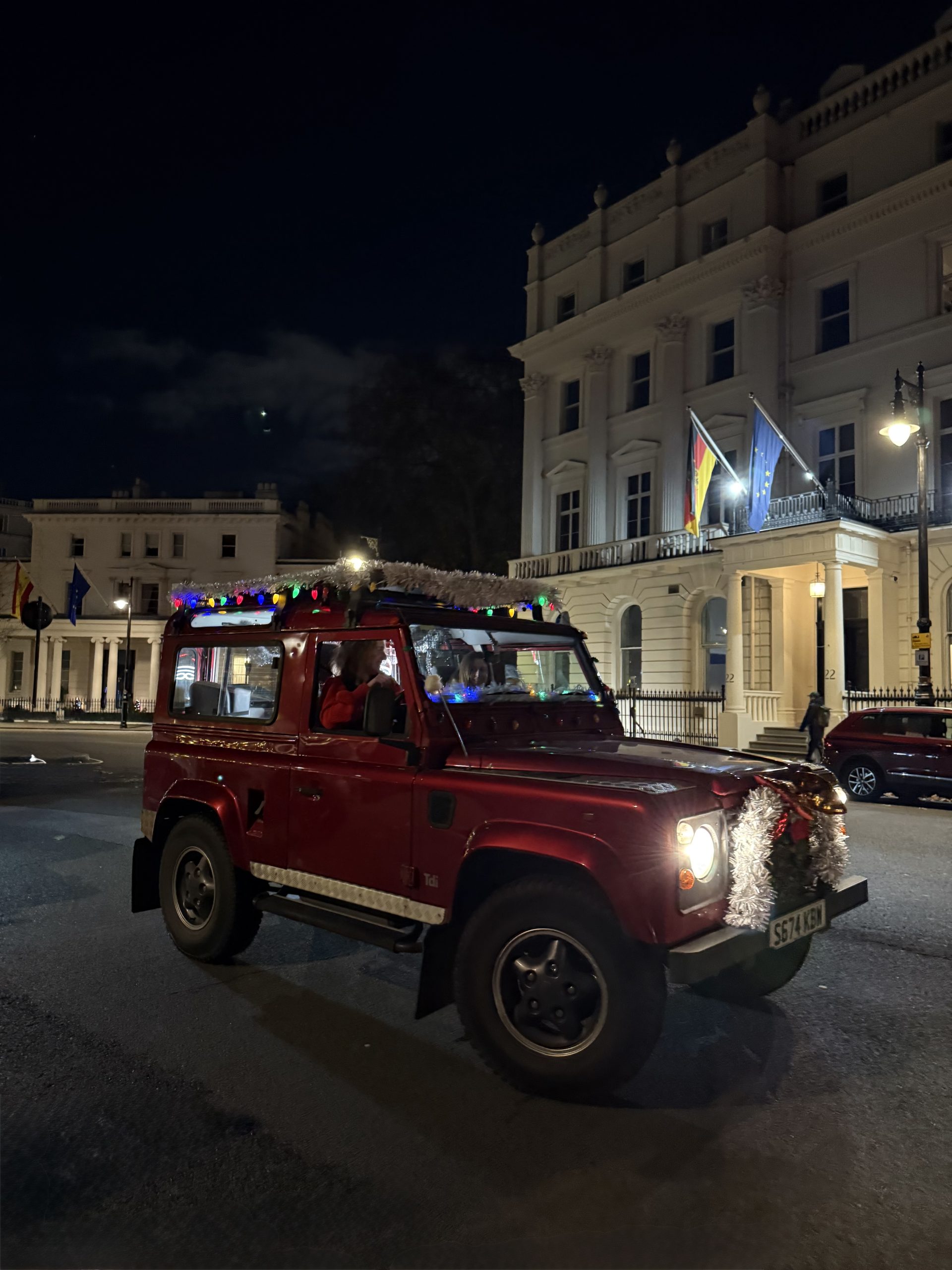Land rover defender facts - classic Defender spotted in the wild