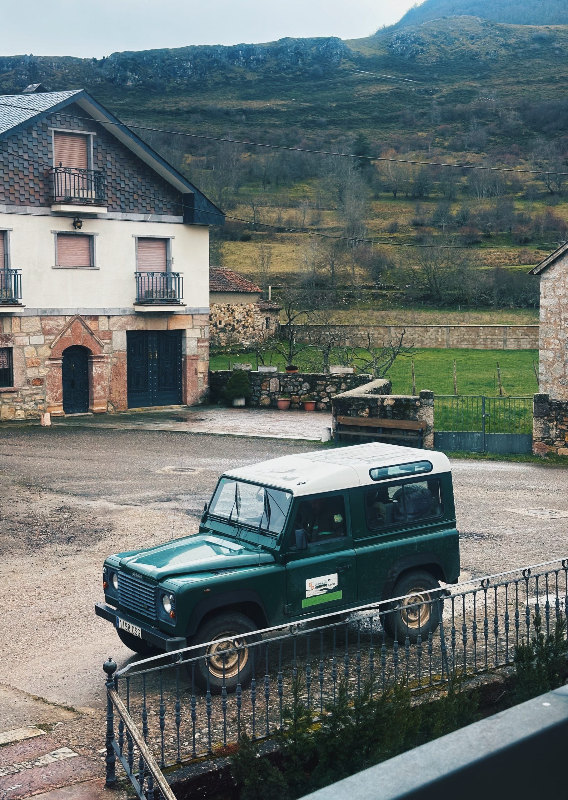 Land Rover Defender engineering and design details